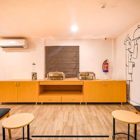 Fabexpress Heera Holiday Inn Calcutta Buitenkant foto