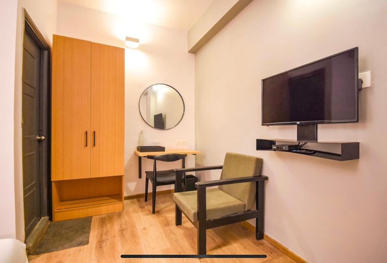 Fabexpress Heera Holiday Inn Calcutta Buitenkant foto