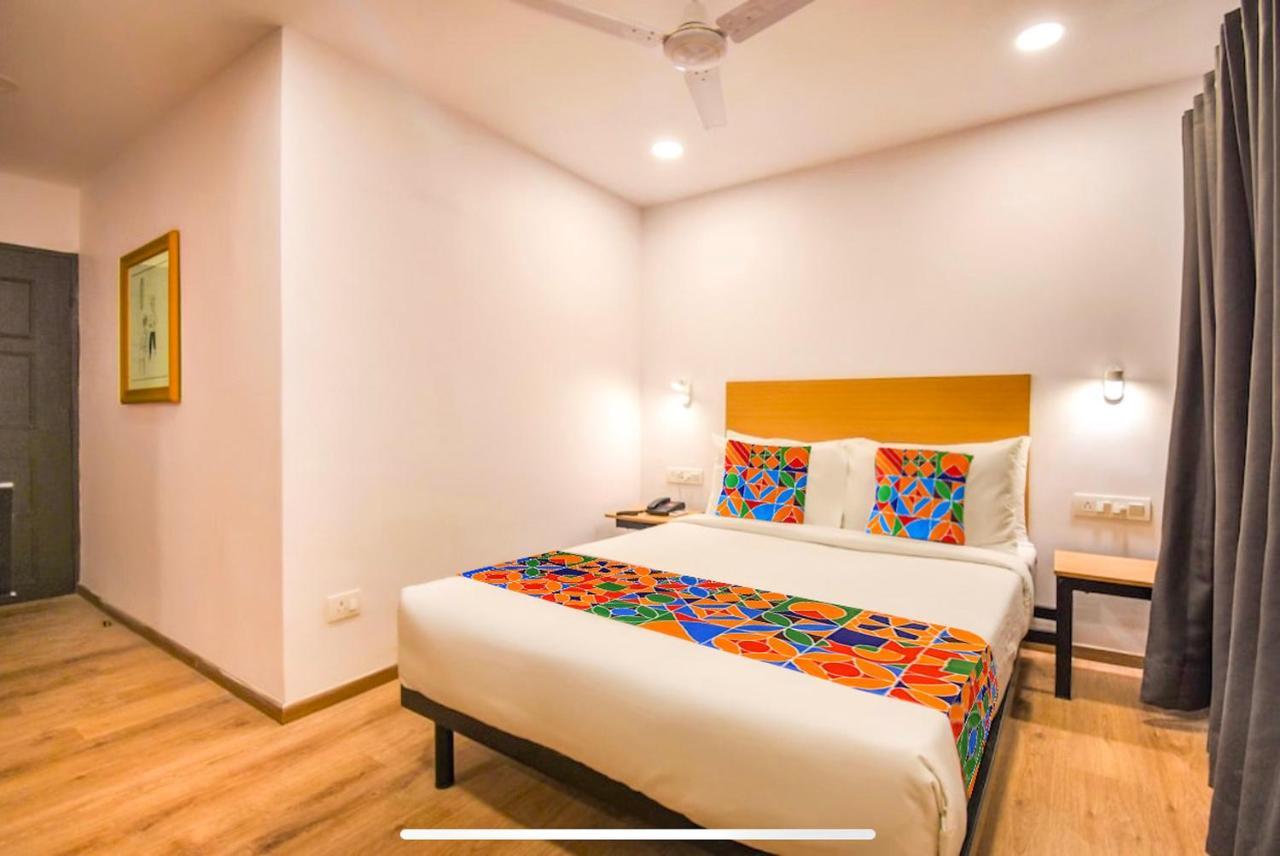 Fabexpress Heera Holiday Inn Calcutta Buitenkant foto